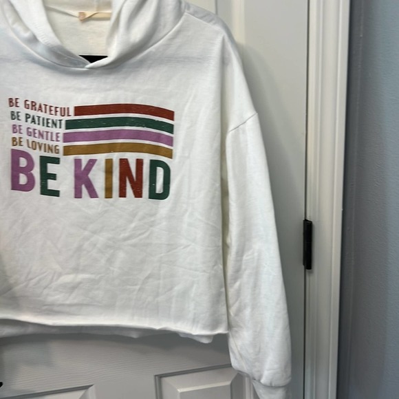Altar’d State white long sleeve BE KIND pullover t-shirt w/ hood Sizes S,M and L - Picture 2 of 5